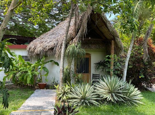 Bungalow Casita Carolina Bacalar Exteriör bild